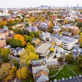 莱斯利大学