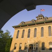 圣斯考拉斯蒂卡学院